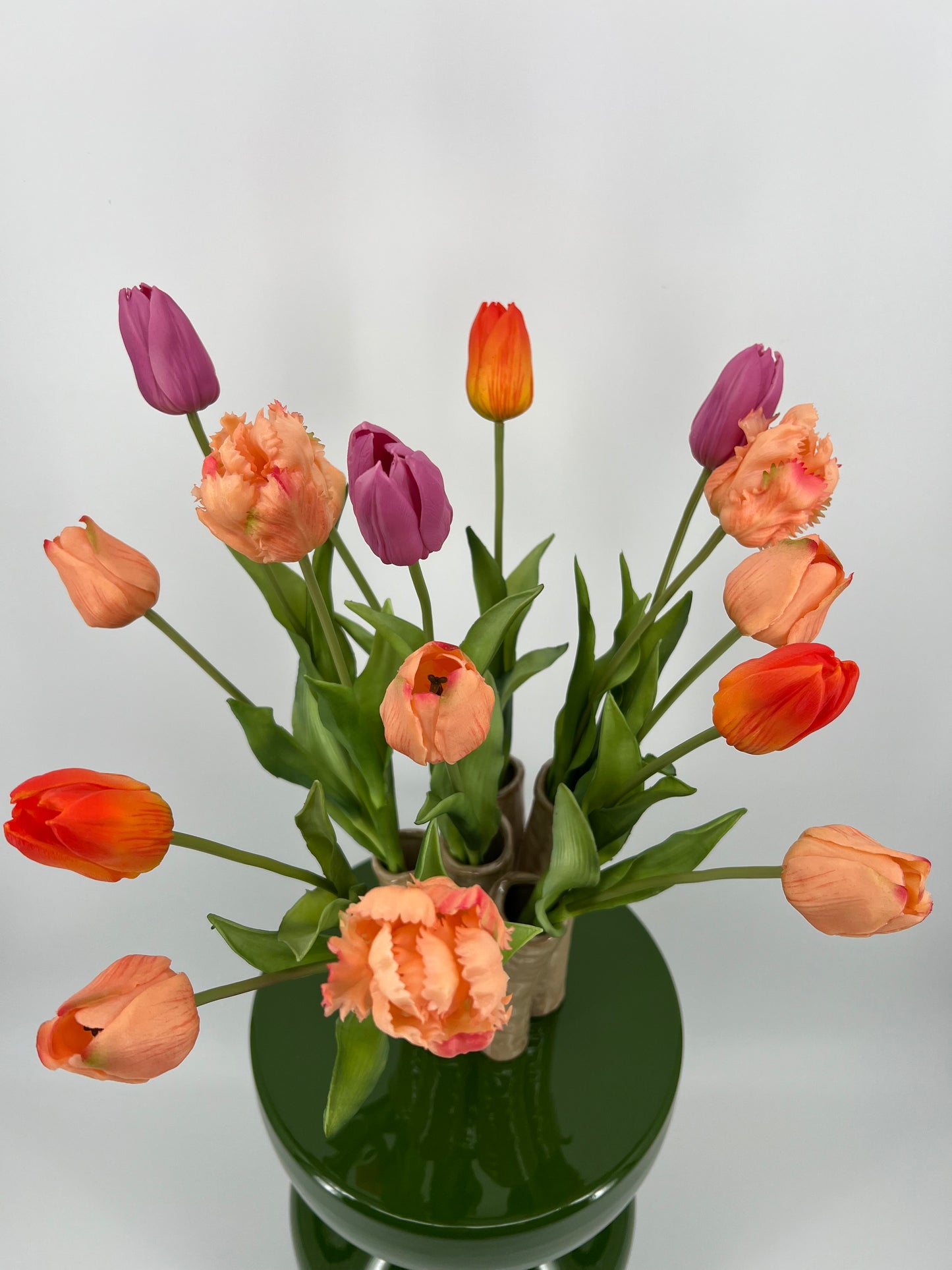 Mooie enkele kunst tulip met groen in mauve en oranje, 45cm