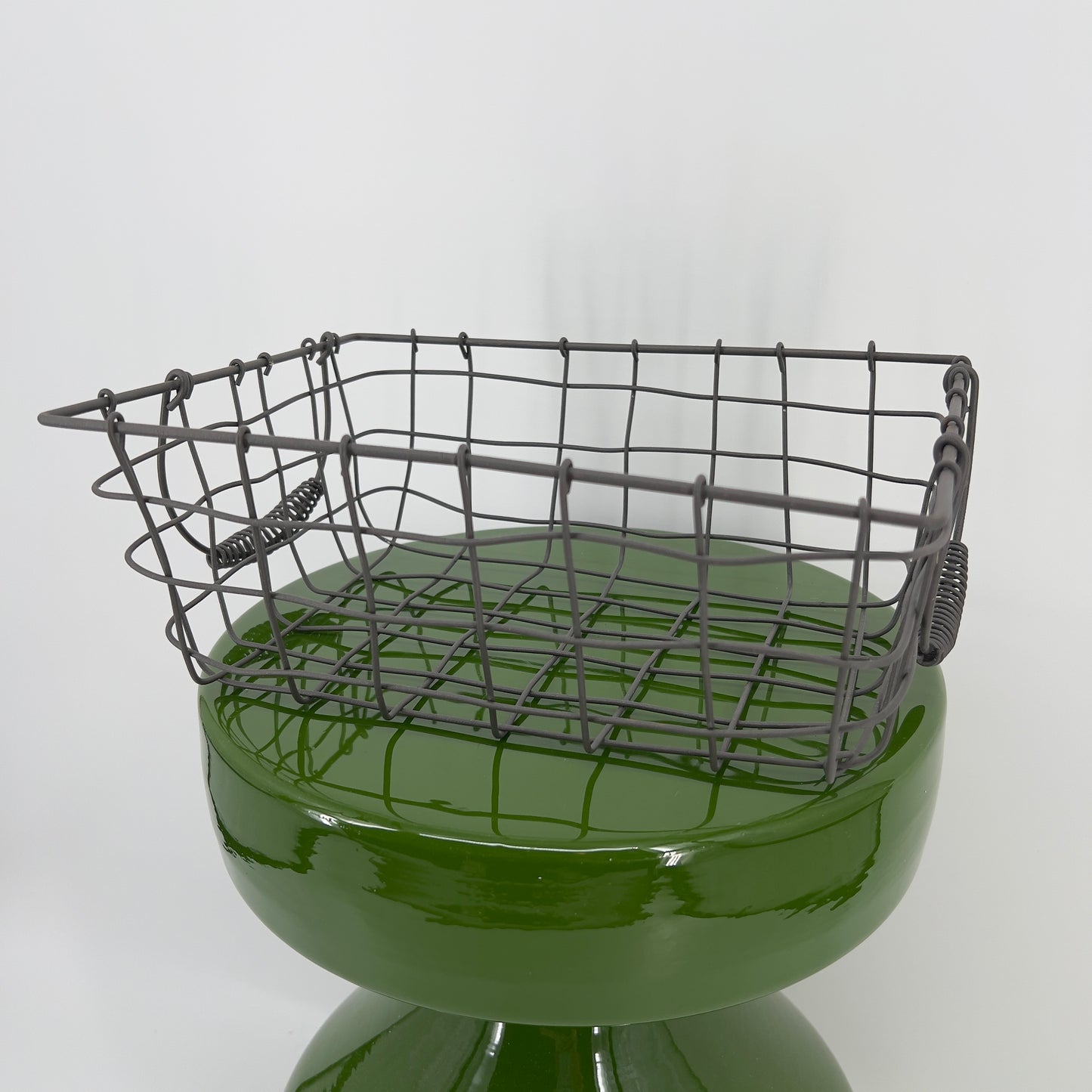 Grijze draadmand met handvatten, 30 x 21cm