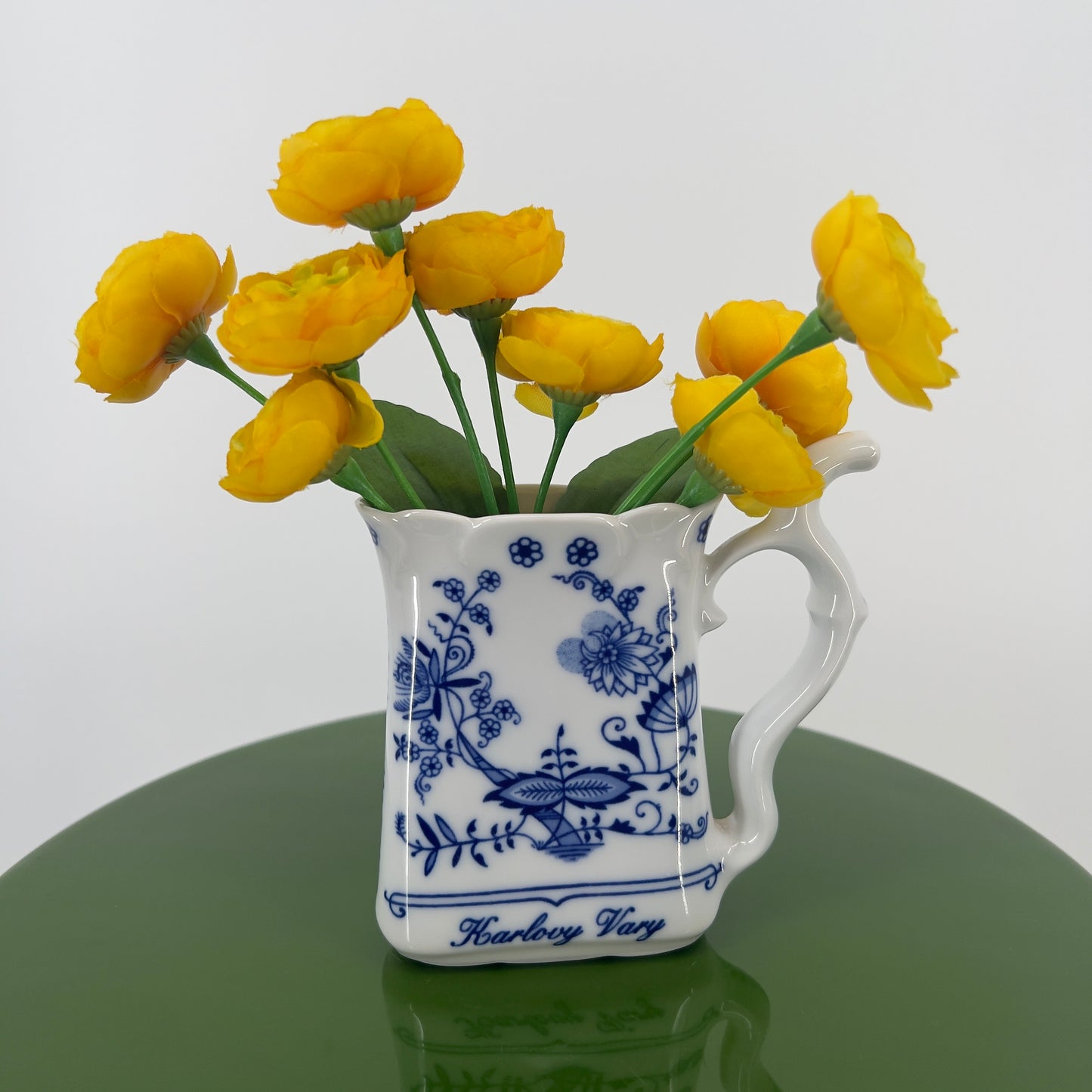 Exclusief vintage Zwiebelmuster porselein gietertje met ranonkeltjes, 18cm