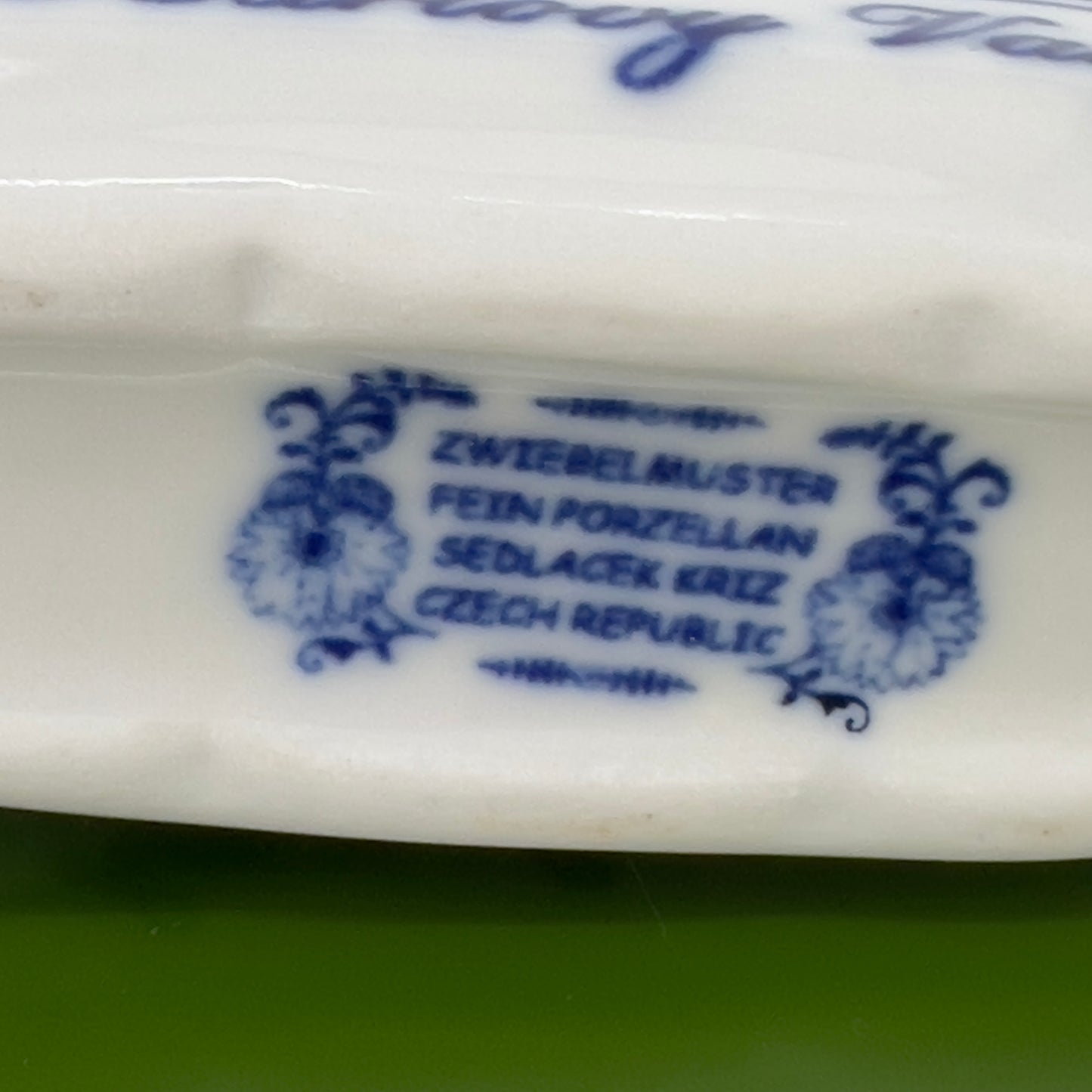 Exclusief vintage Zwiebelmuster porselein gietertje met ranonkeltjes, 18cm