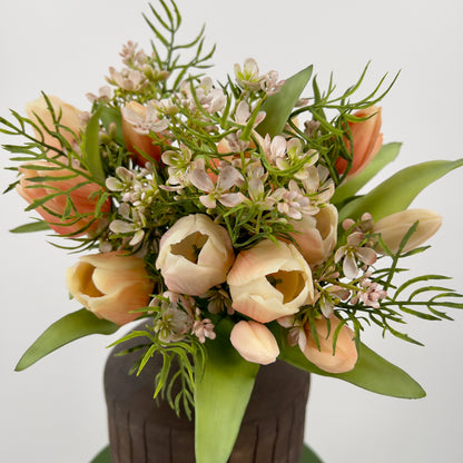 Boeket kunsttulpen 14 stelen in orange/peach met licht roze brem, 35cm