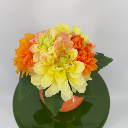 Vrolijk sinaasappelvaasje met kunst-zijdebloemen Dahlia's "Zonnefleur", 24cm